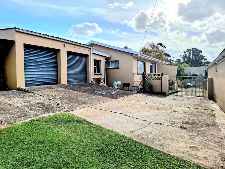 4 Bedroom Property for Sale in Summerpride Eastern Cape